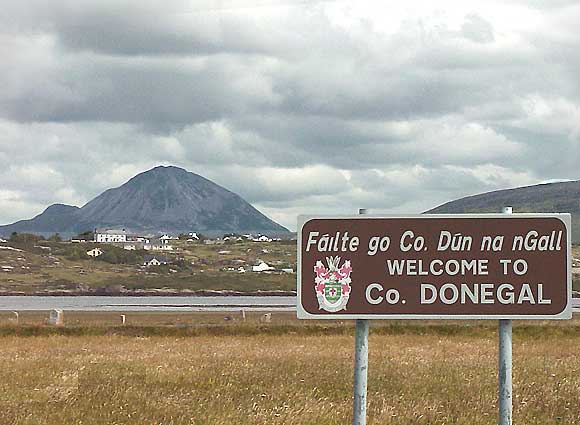 3IrlGaelicRoadsignDonegal.jpg